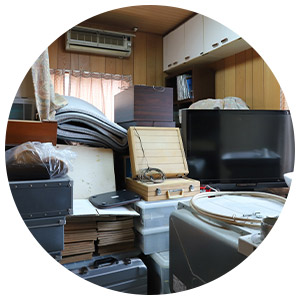 遺品処分前の片付いていない部屋の状態